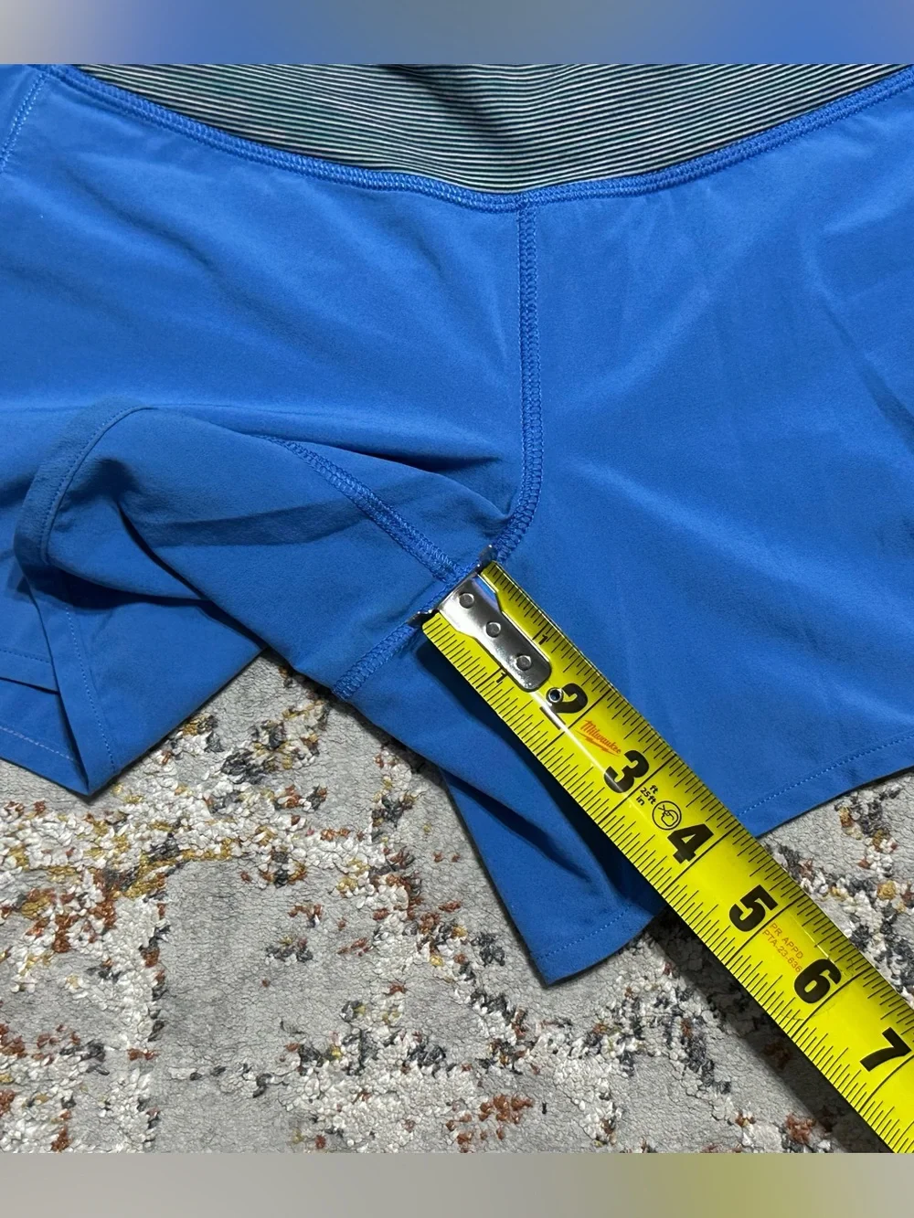 Lululemon Turbo Run shorts in Porcelain Blue size 2